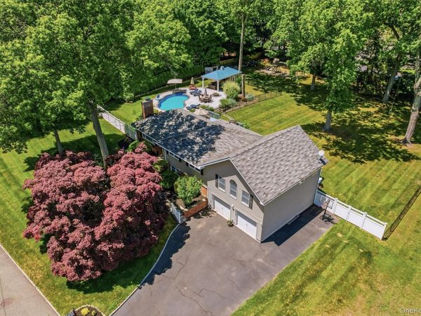 6 Biret Drive, Airmont, NY 10952