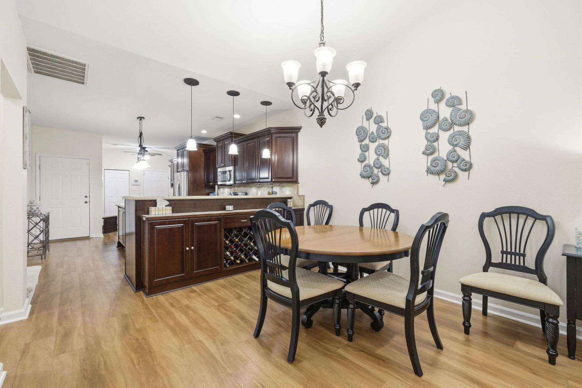 744 Pinehurst Ln. Photo 10