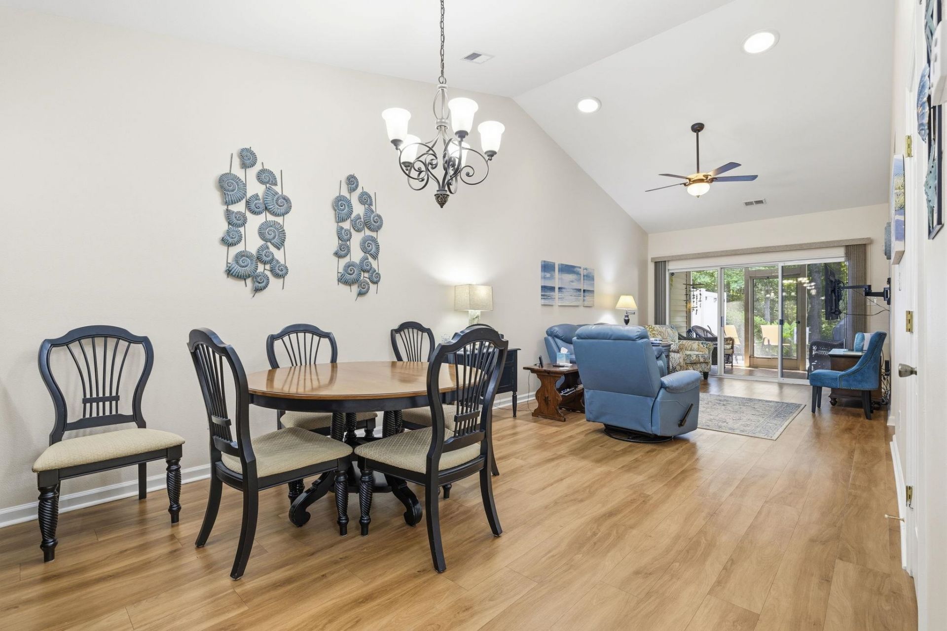 744 Pinehurst Ln. Photo 17