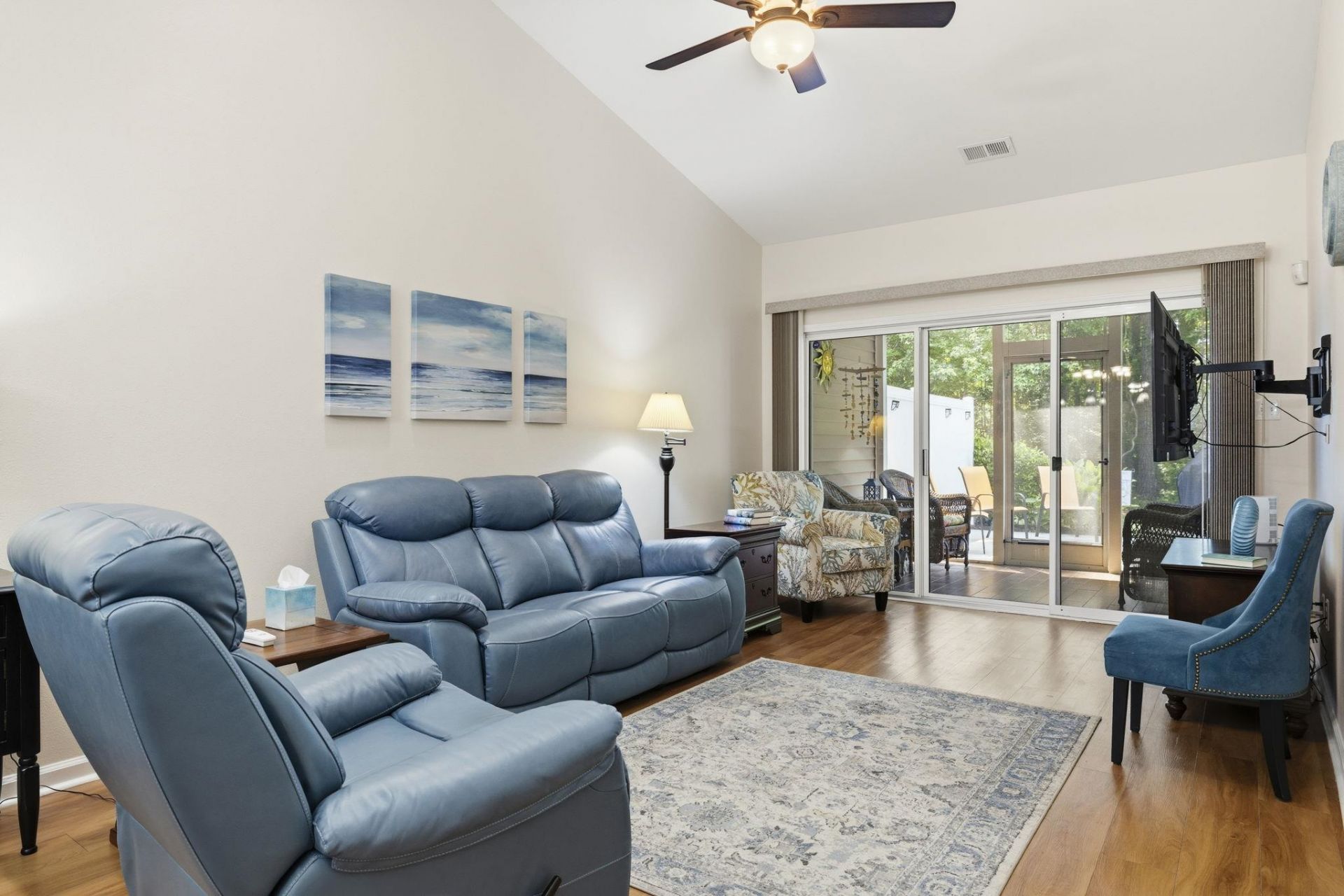 744 Pinehurst Ln. Photo 6