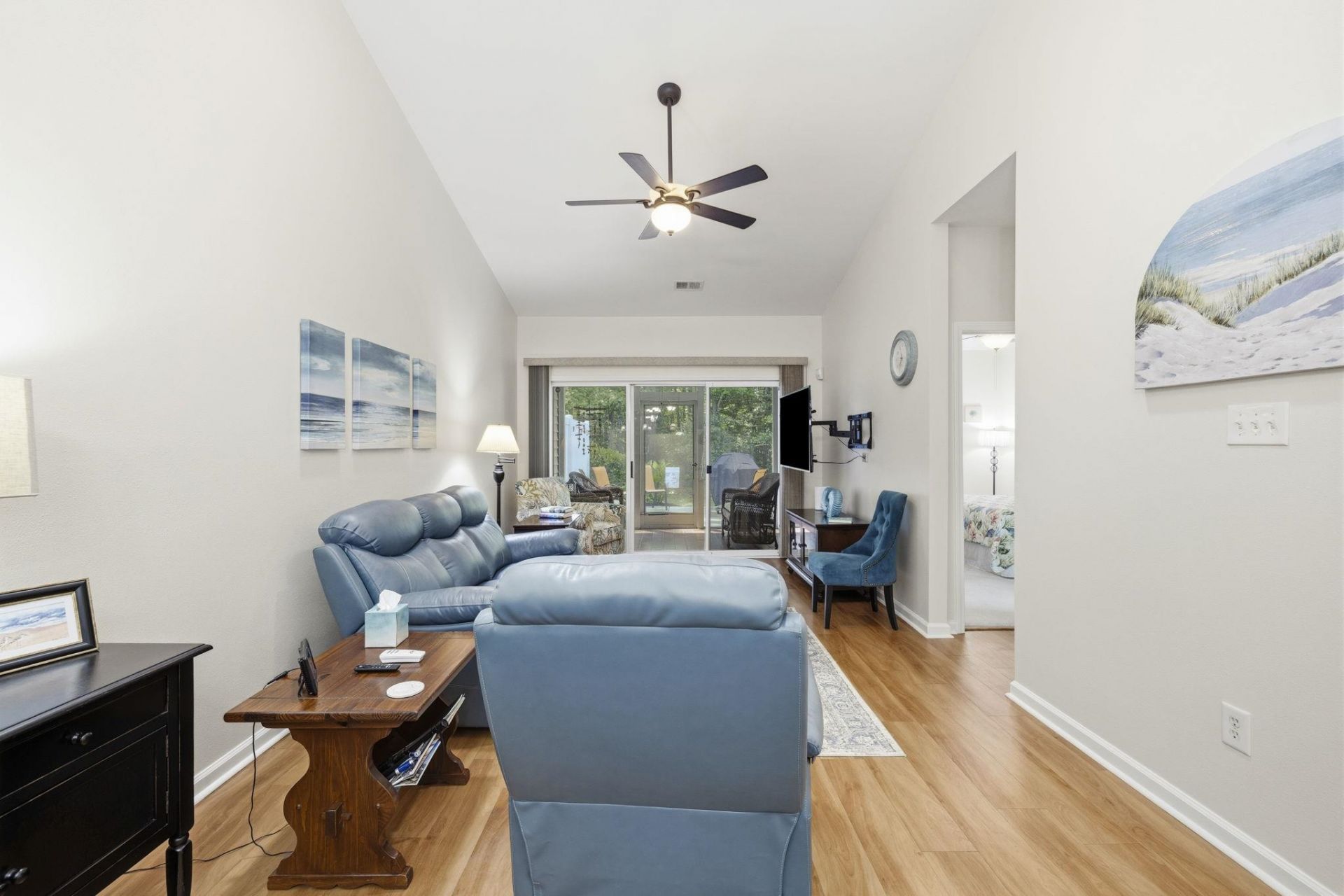 744 Pinehurst Ln. Photo 8