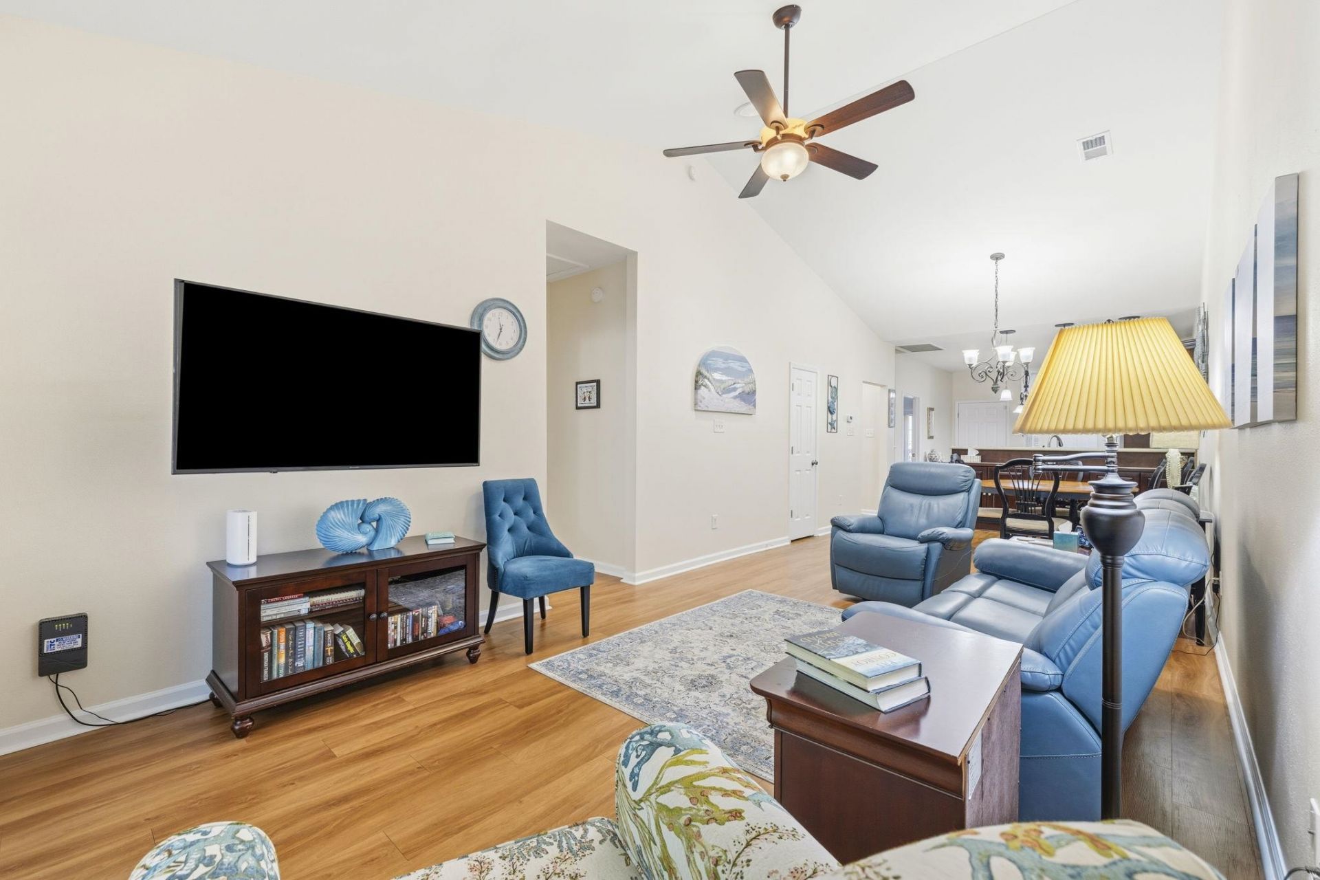 744 Pinehurst Ln. Photo 9