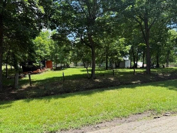 401 Paris Street , Pecan Gap, TX 75469