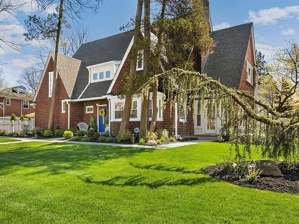 206 Lakeview Avenue, LEONIA, NJ 07605