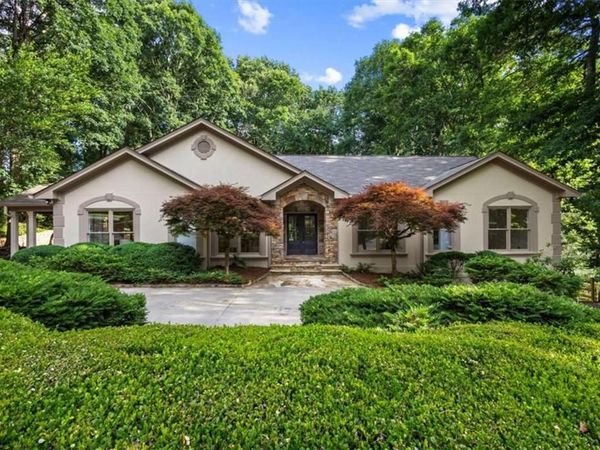 8920 Huntcliff Trce, Atlanta, GA 30350