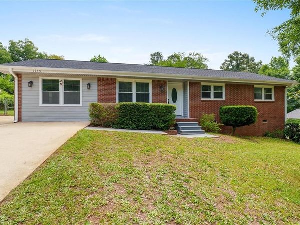 1745 NW Rockbridge Road , Conyers, GA 30012