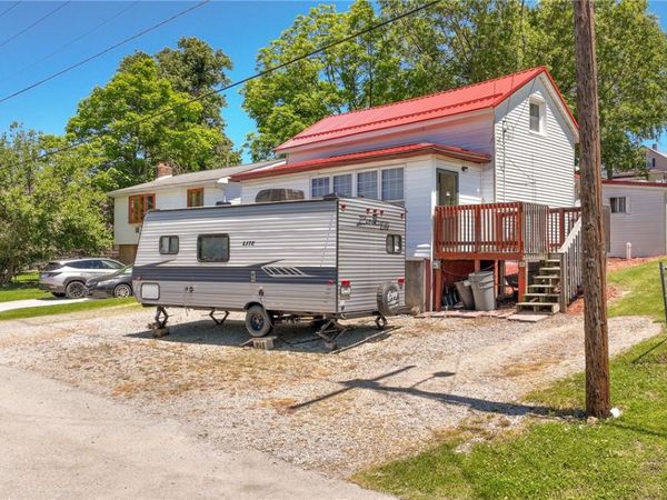 1407 Kirk St, Connellsville, PA 15425