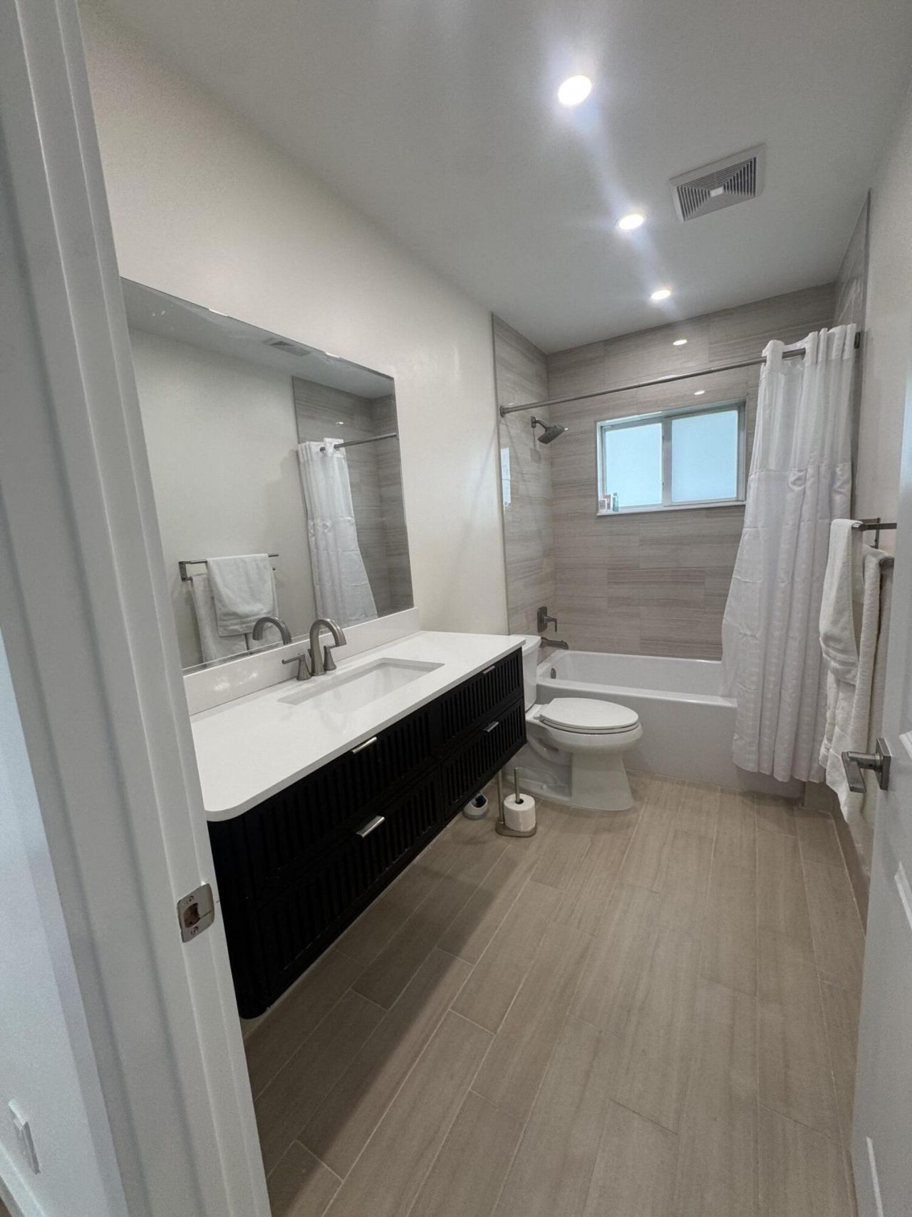 725 NE 160th Terrace, Miami, FL 33162 Photo