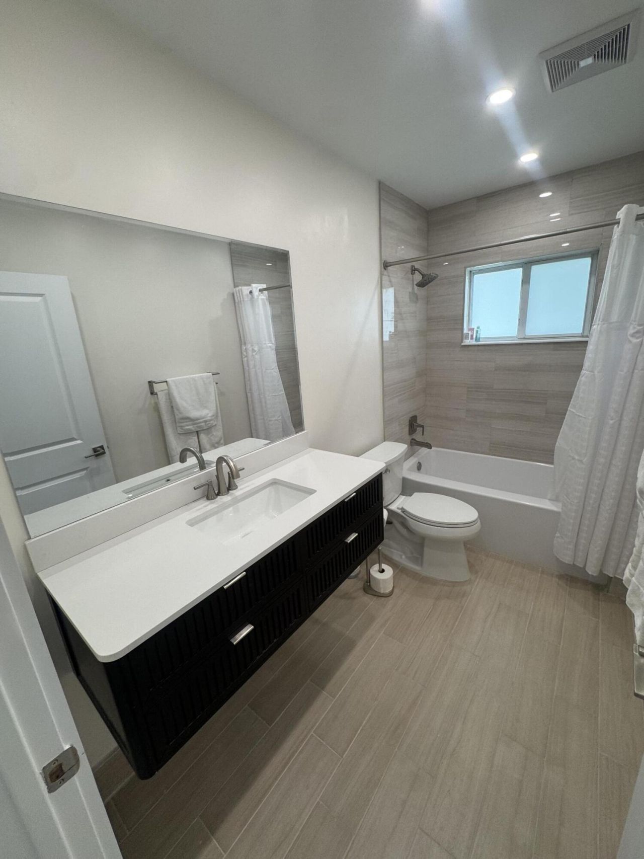 725 NE 160th Terrace, Miami, FL 33162 Photo