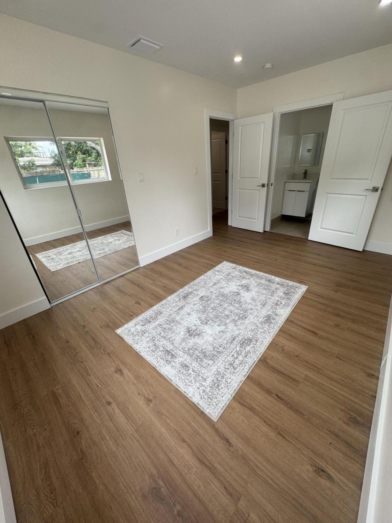 725 NE 160th Terrace, Miami, FL 33162 Photo