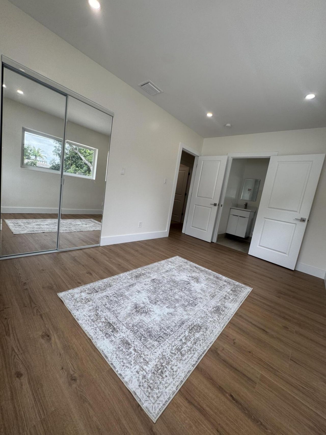 725 NE 160th Terrace, Miami, FL 33162 Photo