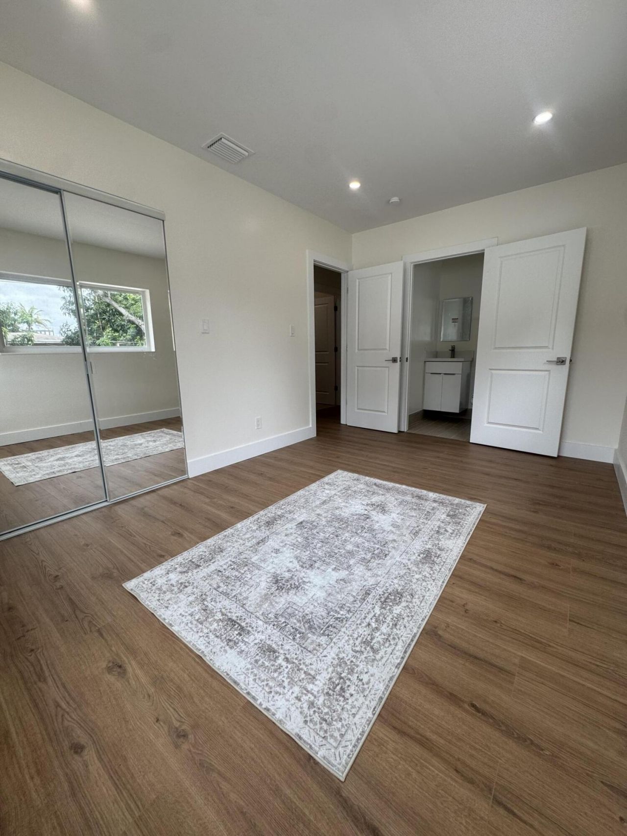 725 NE 160th Terrace, Miami, FL 33162 Photo