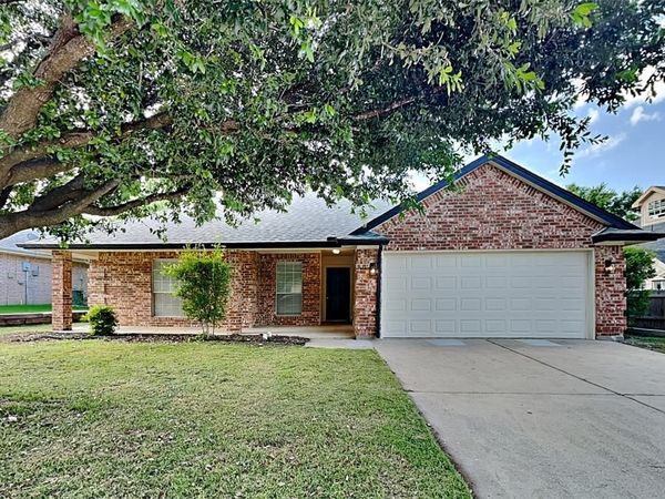 821 Willow Court, Saginaw, TX 76179