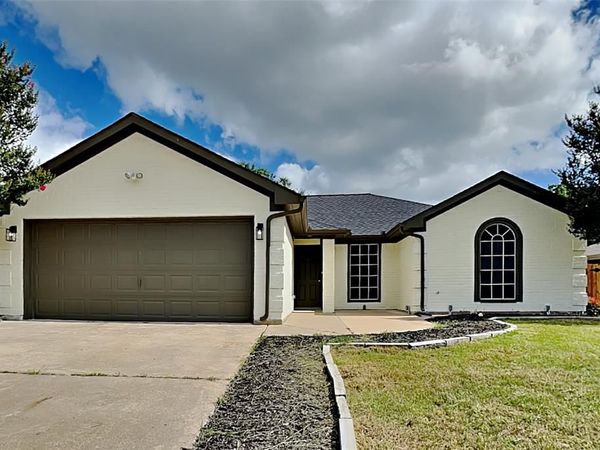 524 Buckstone Drive, Saginaw, TX 76179