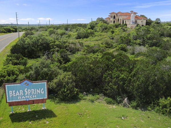 405 County Road 2744, Mico, TX 78056