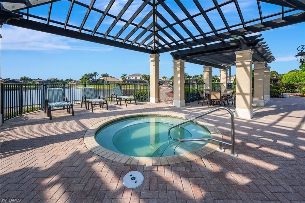 1262 Barrigona Ct, Naples, FL 34119 Photo