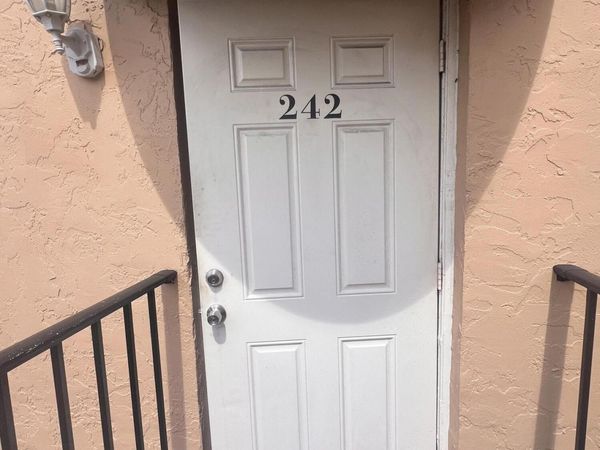 6061 N 10th Ave Avenue N, Unit 242, Greenacres, FL 33463