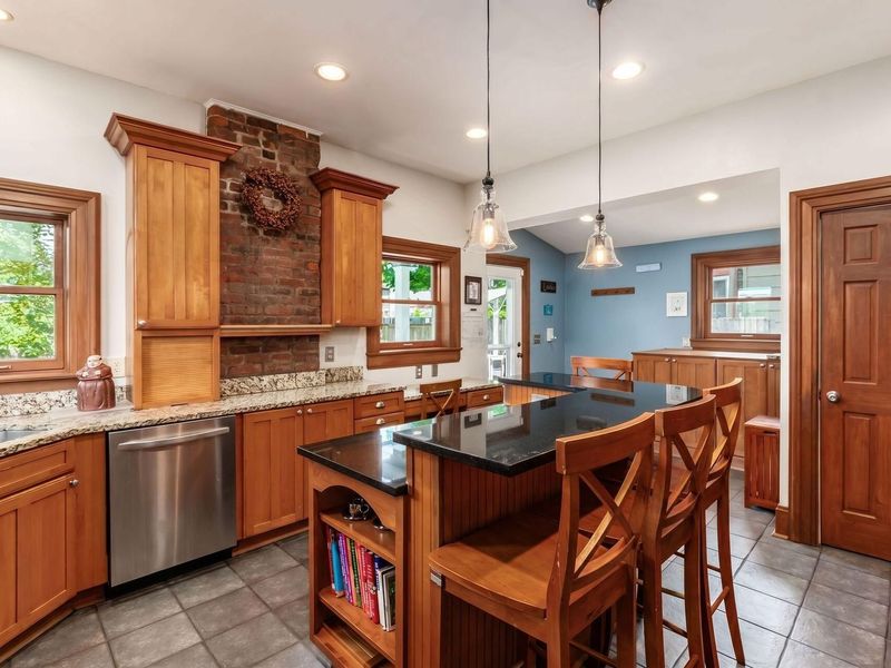 1070 Mount Pleasant Avenue, Columbus, OH 43201 Photo 4