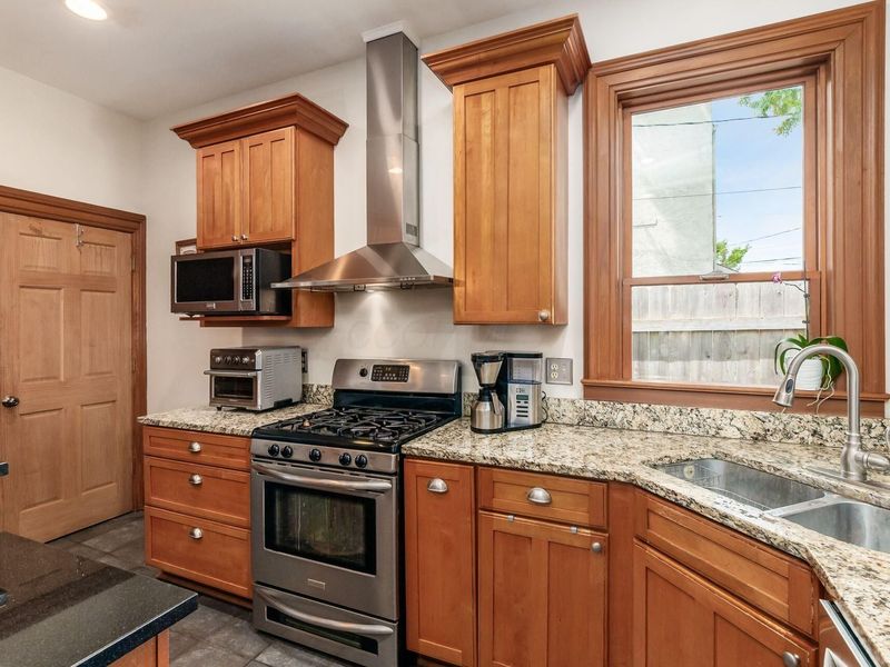 1070 Mount Pleasant Avenue, Columbus, OH 43201 Photo 8
