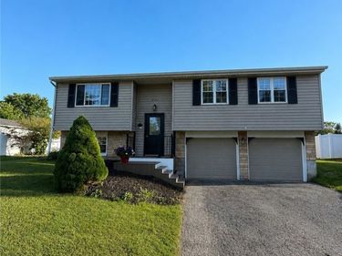 8300 Redwing Drive, Liverpool, NY 13090
