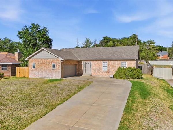 109 N Sunset Lane, Guymon, OK 73942