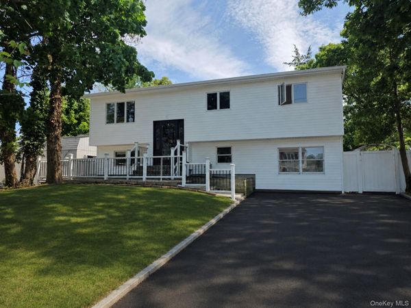 26 Remington Avenue , Selden, NY 11784
