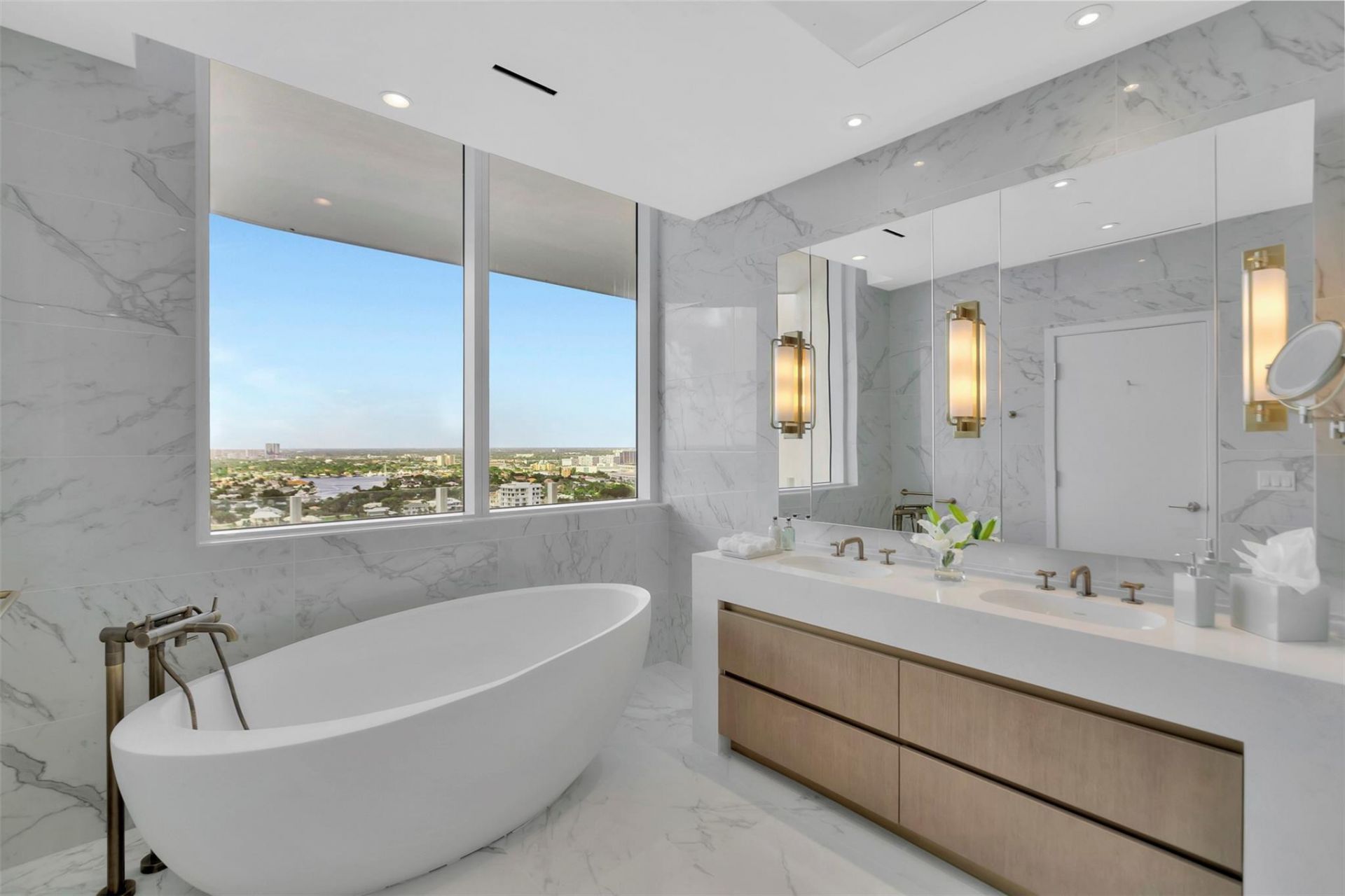 525 N Fort Lauderdale Beach Boulevard, Unit 1903, Fort Lauderdale, FL 33304 Photo
