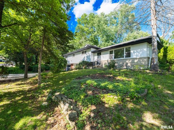 3808 N WALROUND Lane, Peoria, IL 61615