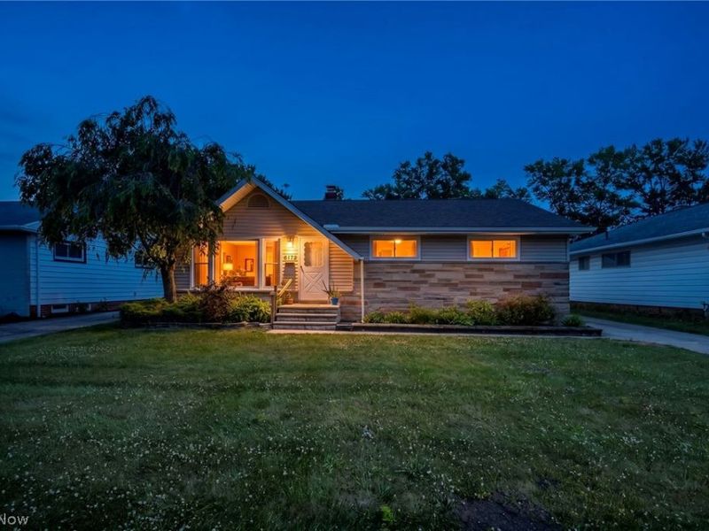 6174 Westerham Road, Mayfield Heights, OH 44124 Photo 2
