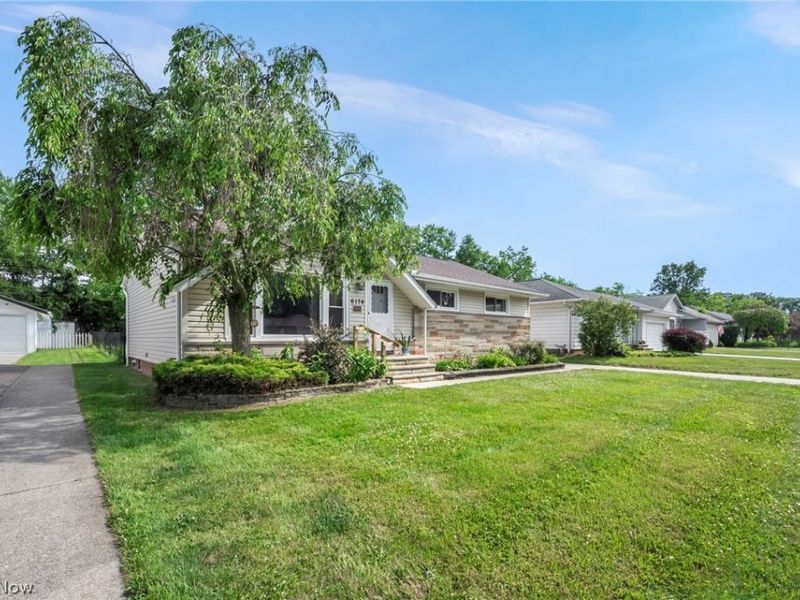 6174 Westerham Road, Mayfield Heights, OH 44124 Photo 3