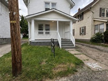 802 Clay Drive, Akron, OH 44311