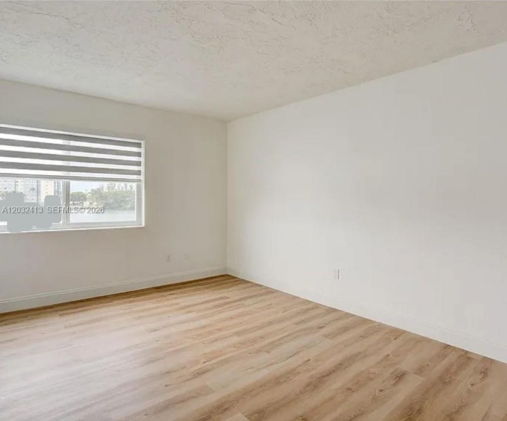 5501 NW 7th St , Unit E408, Miami, FL 33126 Photo