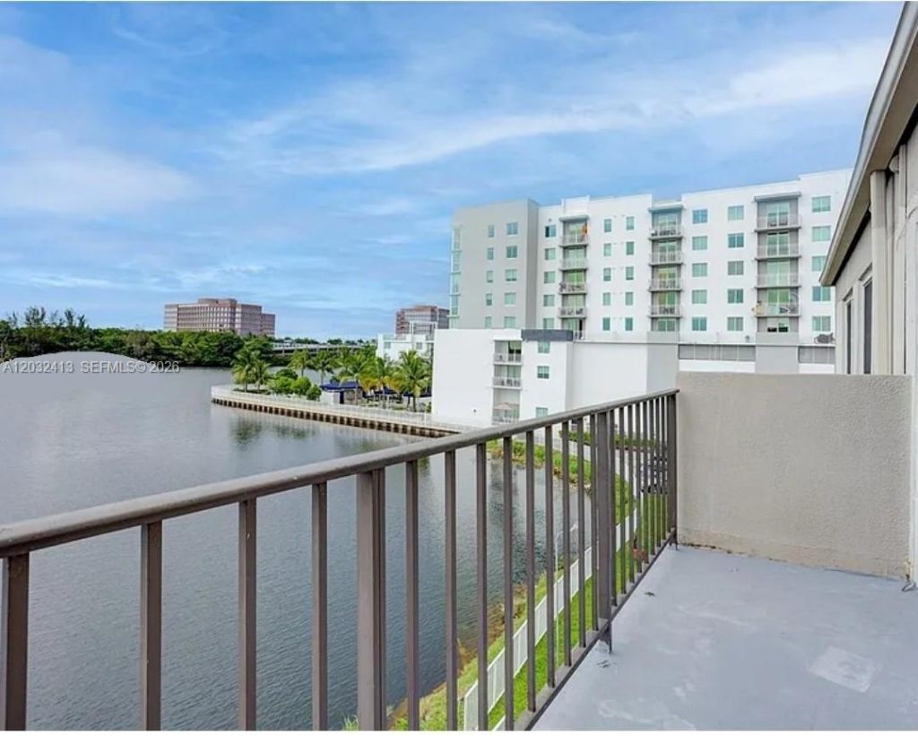 5501 NW 7th St , Unit E408, Miami, FL 33126 Photo