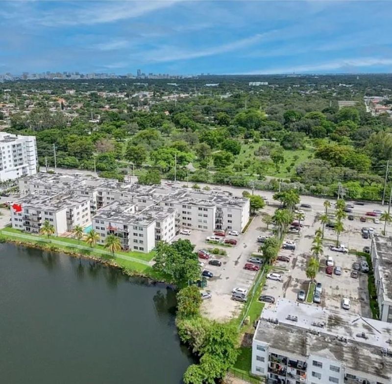 5501 NW 7th St , Unit E408, Miami, FL 33126 Photo