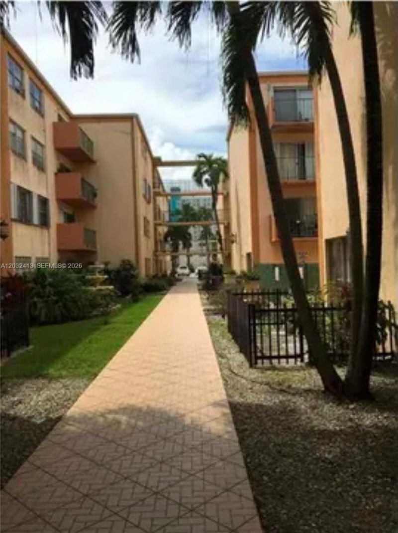 5501 NW 7th St , Unit E408, Miami, FL 33126 Photo