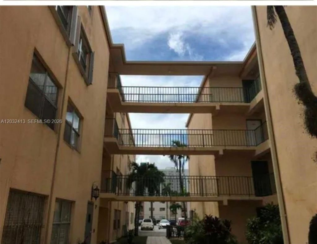 5501 NW 7th St , Unit E408, Miami, FL 33126 Photo