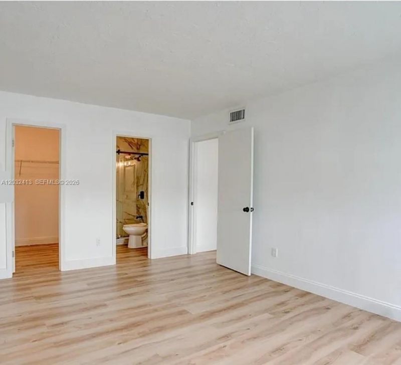 5501 NW 7th St , Unit E408, Miami, FL 33126 Photo