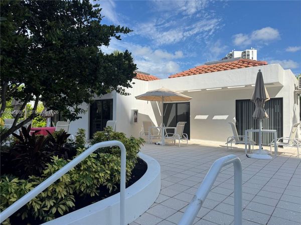 20281 E Country Club Dr , Unit CAB19, Aventura, FL 33180