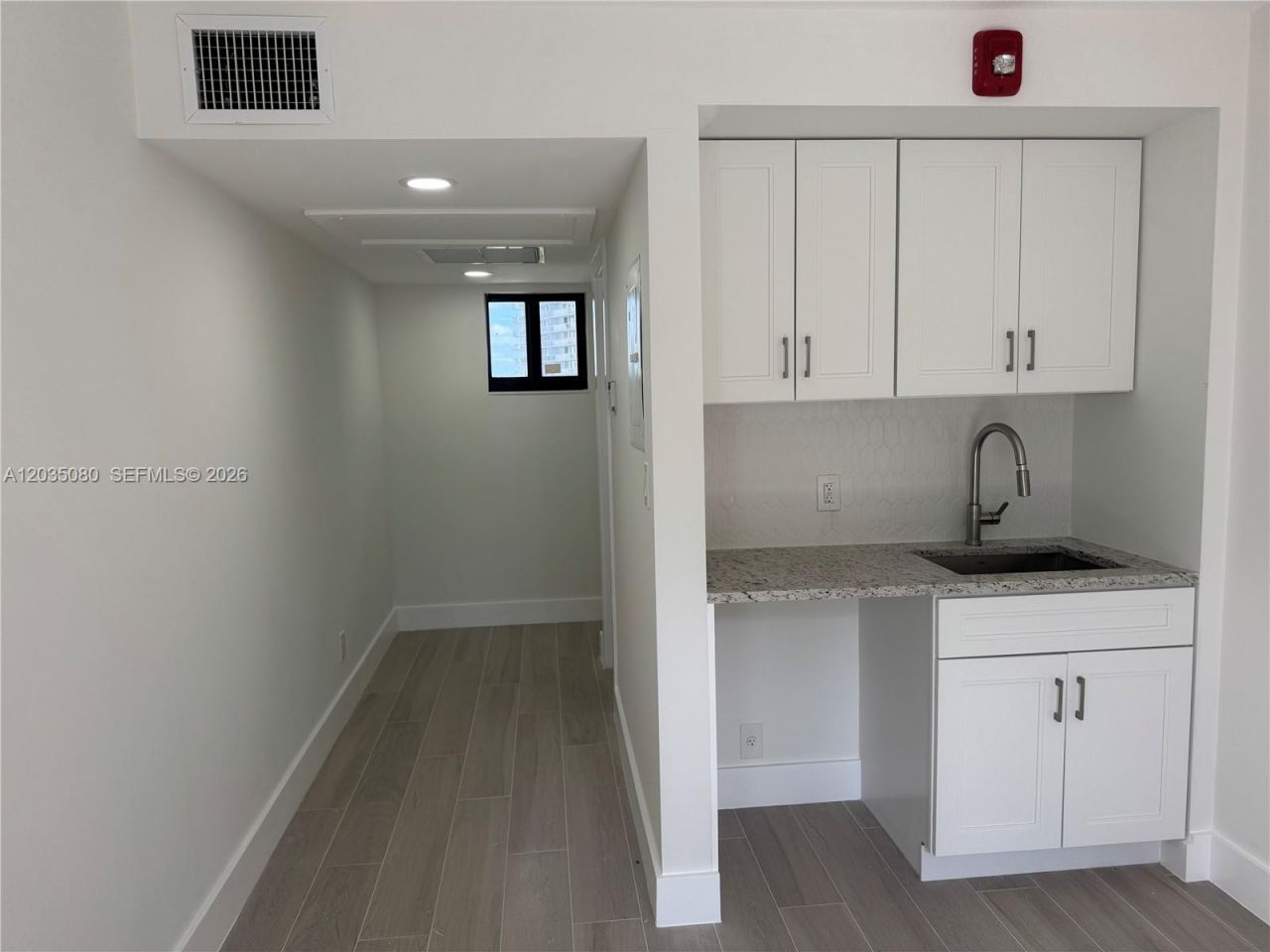 20281 E Country Club Dr, Unit CAB19, Aventura, FL 33180 Photo