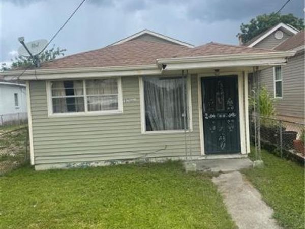 1307 SOLON Street , Gretna, LA 70053