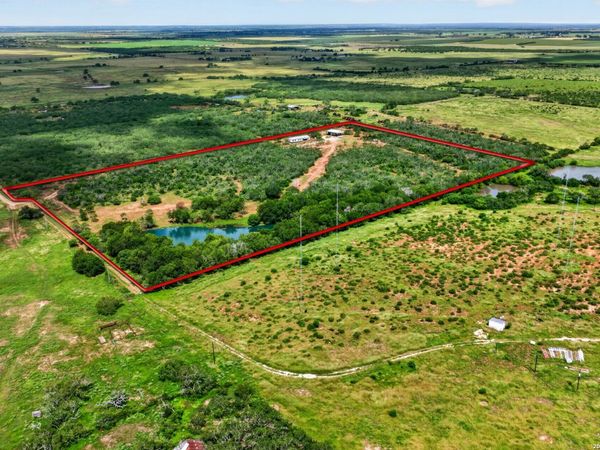 622 County Road 460, Stockdale, TX 78160