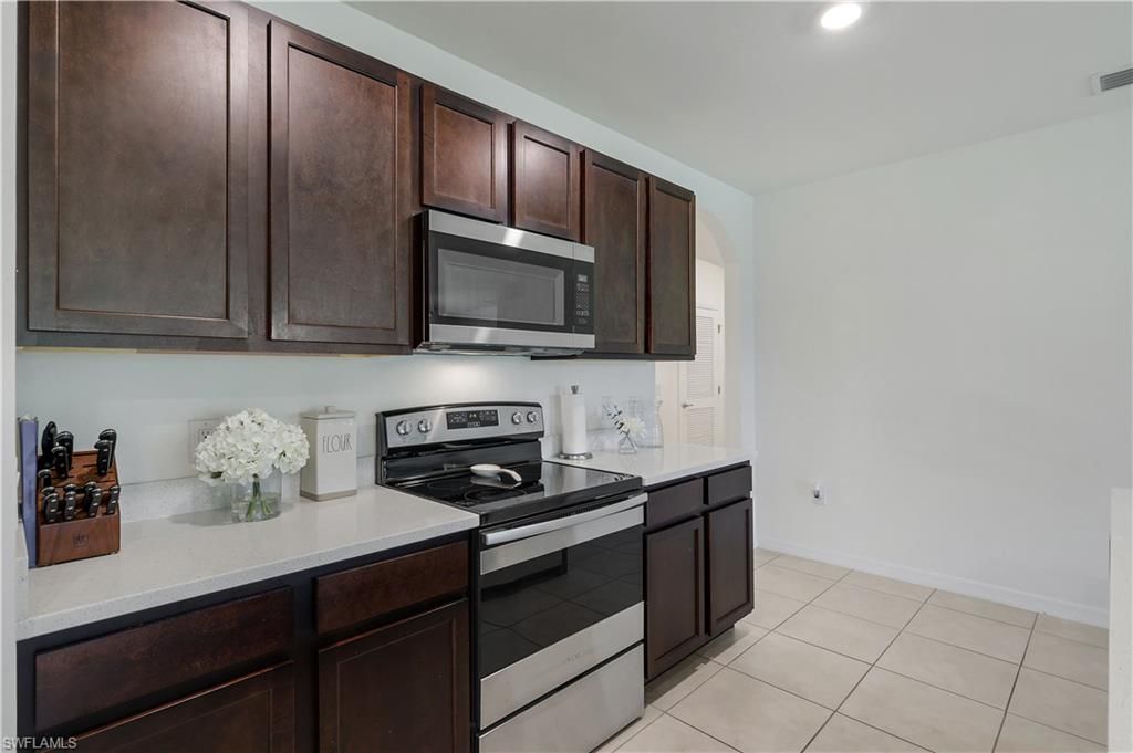 2816 Zaragoza Ct, Cape Coral, FL 33909 Photo