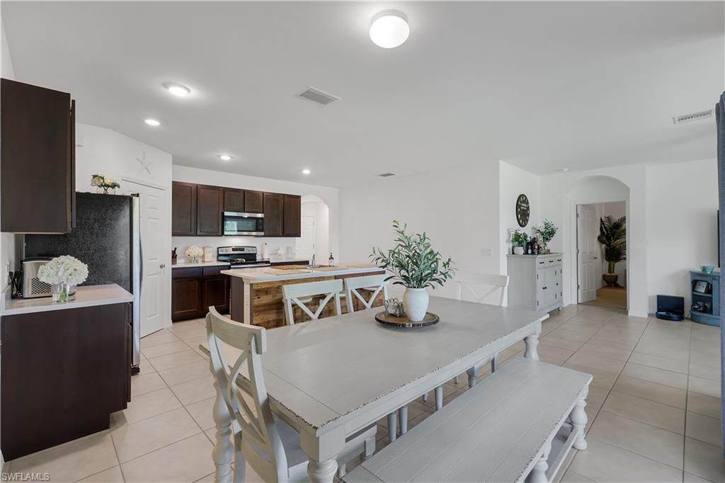 2816 Zaragoza Ct, Cape Coral, FL 33909 Photo