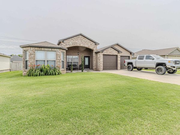 200 GAVIN Drive , Paragould, AR 72450