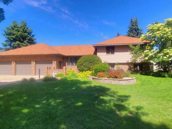 403 NE 22nd Avenue, Aberdeen, SD 57401