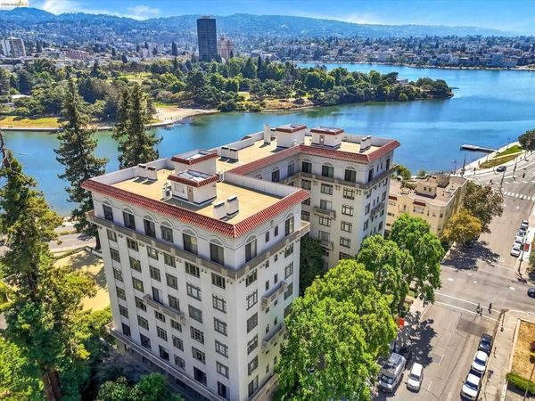 200 Lakeside Dr, Unit 801, Oakland, CA 94612