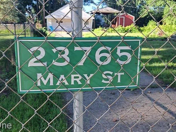 23765 Mary Street, Taylor, MI 48180