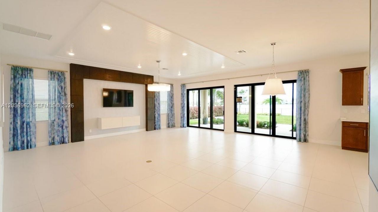 8725 Parkland Bay Dr , Parkland, FL 33076 Photo