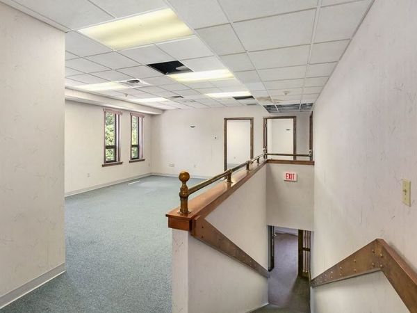 1 N Main St, Webster, MA 01570