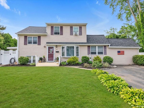 31 Sherwood Drive , East Islip, NY 11730